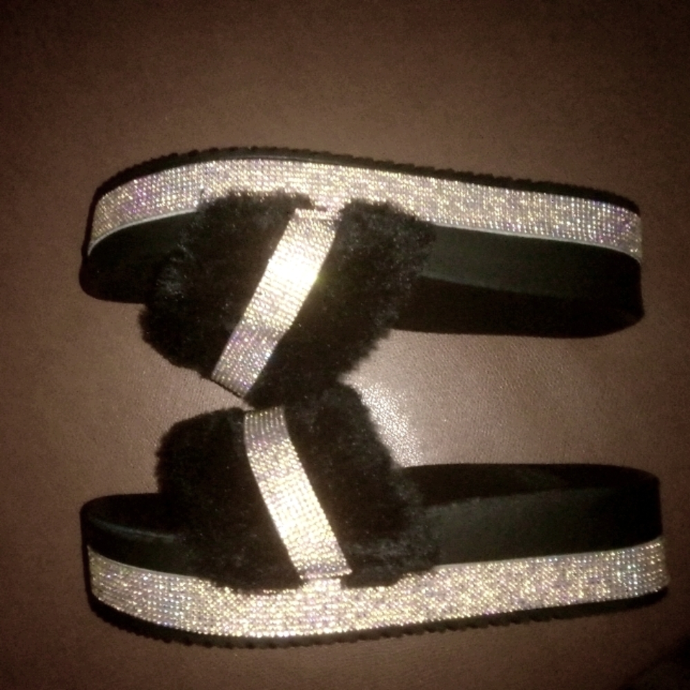 Black sparkly platform fur slides sandals